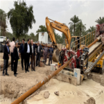 بازدید مدیرعامل مناطق نفت‌خیز جنوب از پروژه عبور خط لوله چاه‌های آبتیمور از بستر كارون