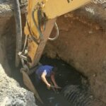 اصلاح خط اصلی فاضلاب ۶۰۰ میلی‌متری در کوی ملت