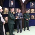 تقدیر از عباس صدریان‌فر به‌پاس توسعه و تقویت حرکت فرهنگی راهیان نور