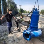 نصب و راهاندازی پمپ در ایستگاههای هدایت و دفع فاضلاب اهواز برای آمادگی در برابر بارندگیهای پیشرو
