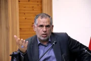 نماینده اهواز در مجلس: رشد ۲۰ درصدی حقوق کارکنان و بازنشستگان پاسخگوی تورم نیست