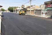 اجرای عملیات آسفالت توسط شهرداری منطقه یک اهواز در کوی جمهوری همچنان ادامه دارد