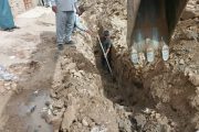 اجرای عملیات اصلاح خط ۴۰۰ میلی‌متری فاضلاب در کوی عین ۲