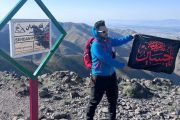 ادامه مسیر «سیمرغ ایران» به یاد شهدای وطن؛ فتح بام‌های زنجان و سمنان توسط کوهنورد اروندی