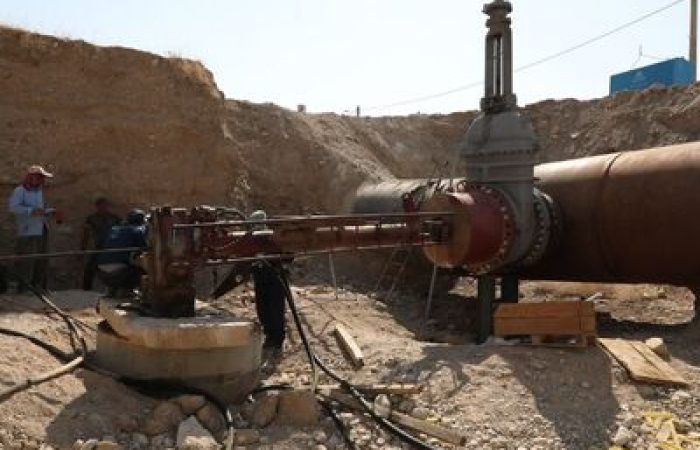 پیشرفت در آبرسانی به شهرها و روستاهای جنوب شرق خوزستان؛ عملیات موفق «هات‌تپ» بر روی خط انتقال سد کوثر اجرا شد